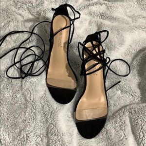 Heeled Sandal with strings